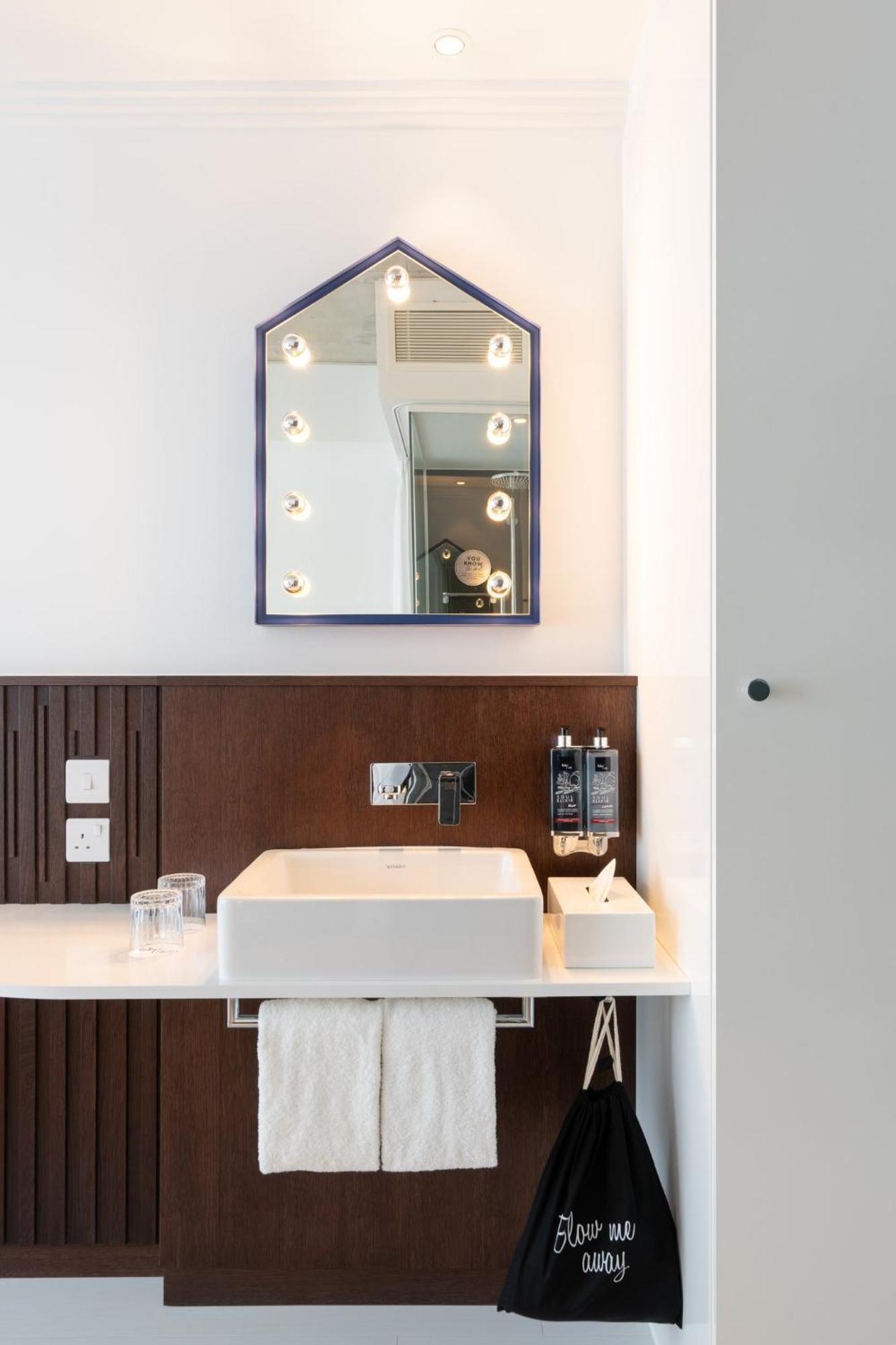 Ruby Zoe Hotel ロンドン エクステリア 写真