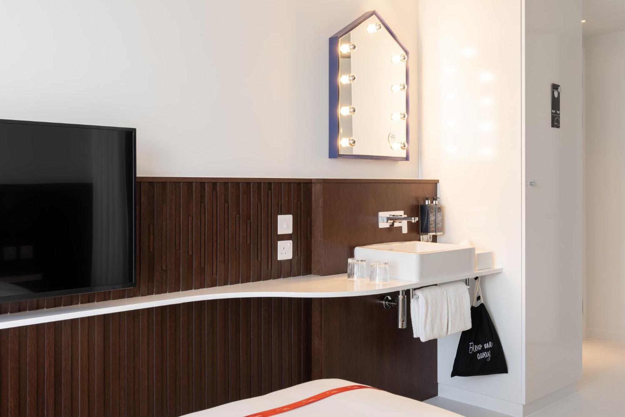 Ruby Zoe Hotel ロンドン エクステリア 写真